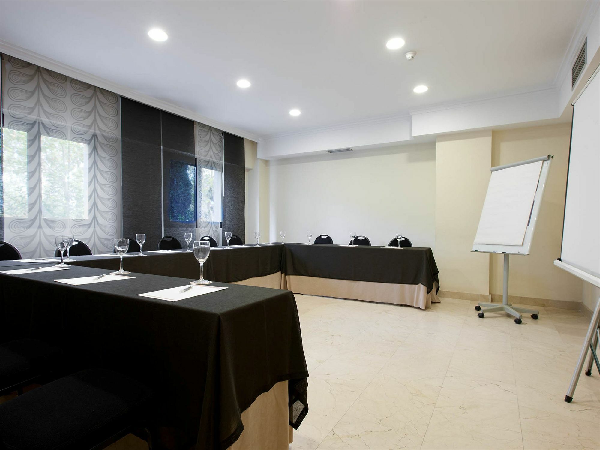 Apartamentos Th La Florida Madrid Exterior photo